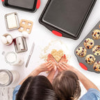 Moss & Stone 9 Piece Baking Pans Set Non Stick, Oven Safe Baking Sheet Set Carbon Steel Non-Stick PTFE Coating, Bakeware Set With Heat Red Silicone Handles, Black Baking Trays For Oven