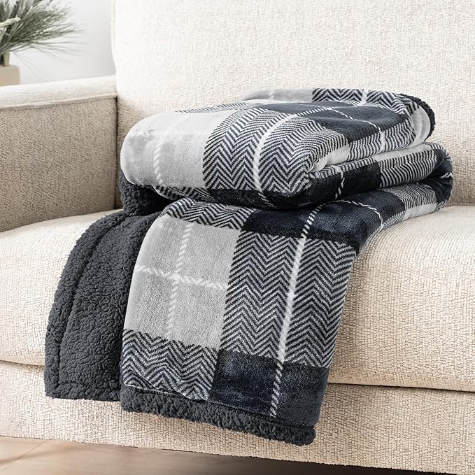 PAVILIA Charcoal Dark Grey Sherpa Throw Blanket for Couch, Plush Flannel Fleece, Soft Fuzzy Cabin for Sofa Bed, Warm Cozy Winter Gift, 50x60